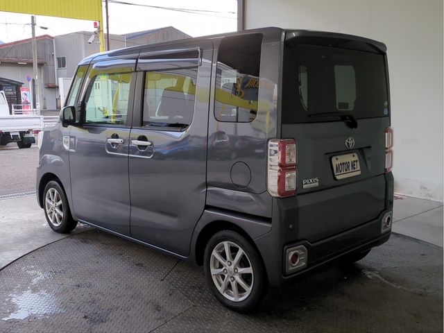 TOYOTA PIXIS MEGA 2016