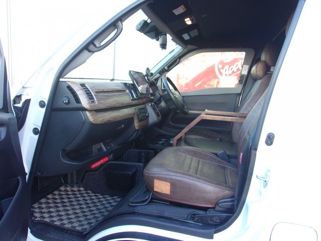TOYOTA HIACE van 4WD 2022