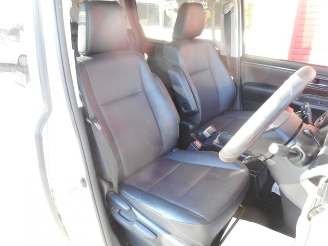 TOYOTA ESQUIRE 4WD 2016