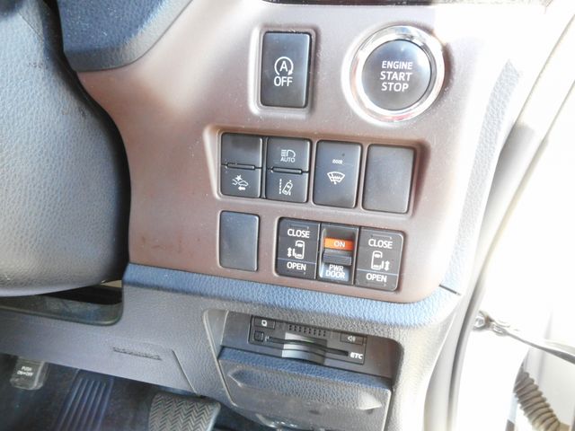 TOYOTA ESQUIRE 4WD 2016