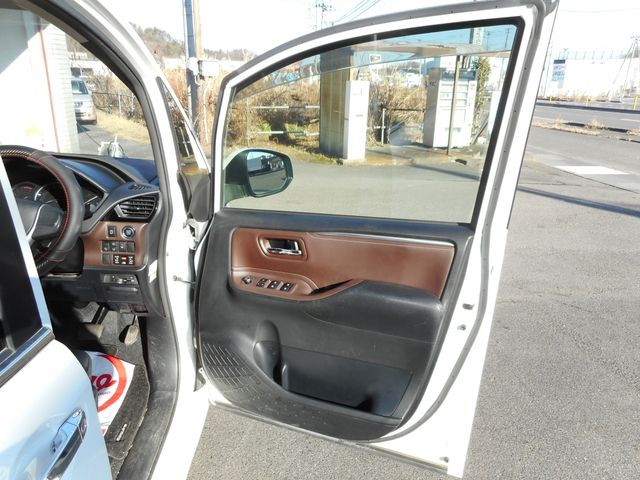 TOYOTA ESQUIRE 4WD 2016