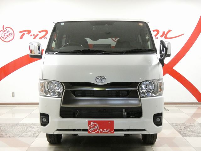 TOYOTA HIACE van 4WD 2025