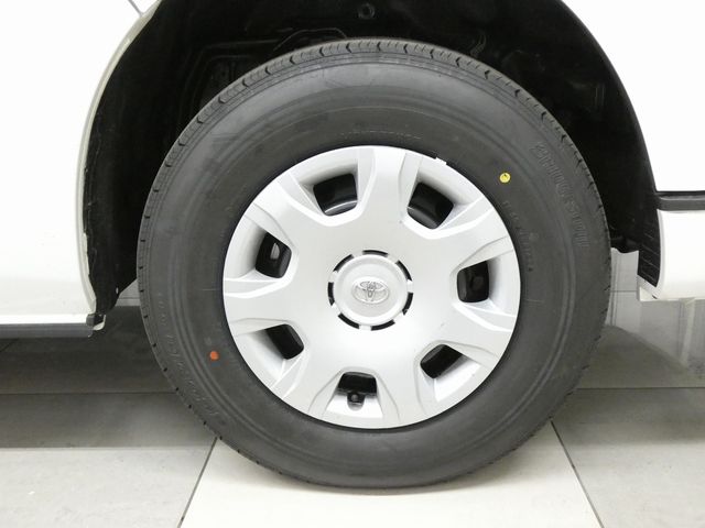 TOYOTA HIACE van 4WD 2025