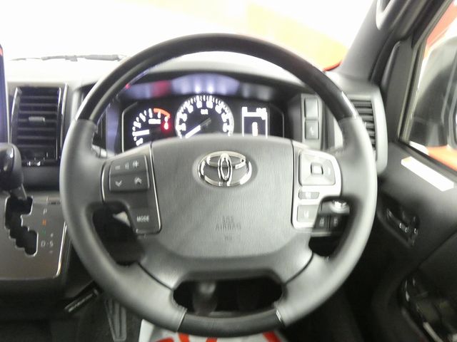 TOYOTA HIACE van 4WD 2025