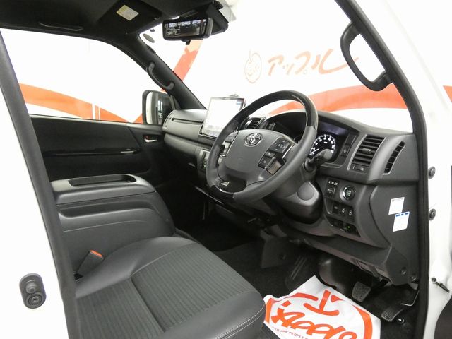 TOYOTA HIACE van 4WD 2025
