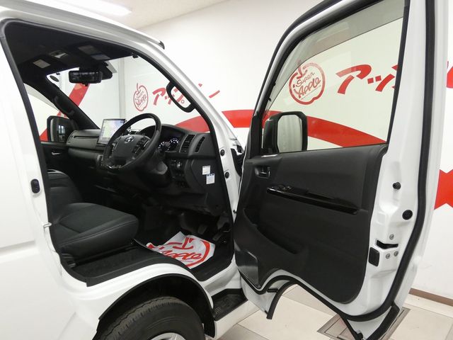 TOYOTA HIACE van 4WD 2025