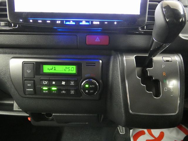 TOYOTA HIACE van 4WD 2025