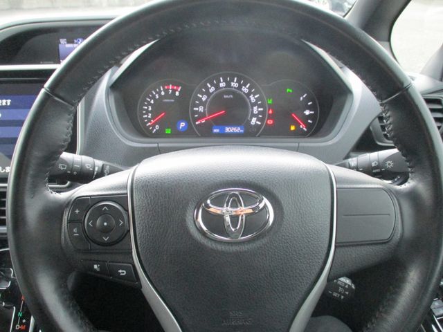 TOYOTA VOXY 2020