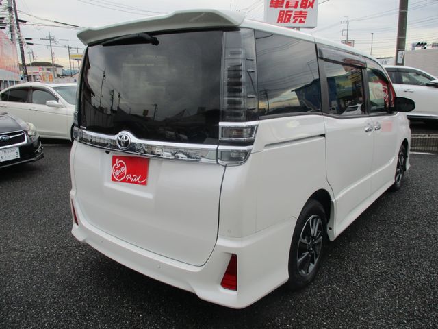 TOYOTA VOXY 2020
