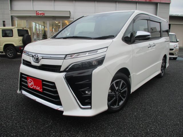TOYOTA VOXY 2020