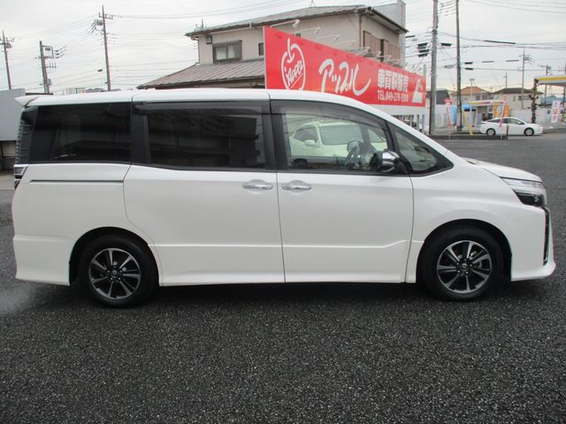 TOYOTA VOXY 2020