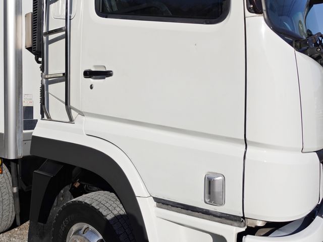 MITSUBISHI FUSOU SUPER GREAT 2017