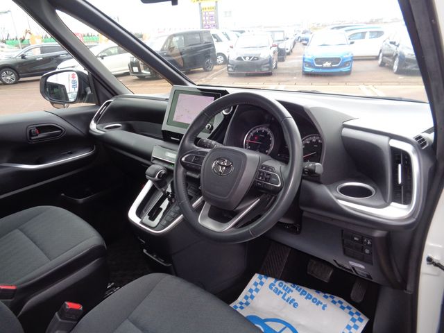 TOYOTA NOAH 4WD 2022