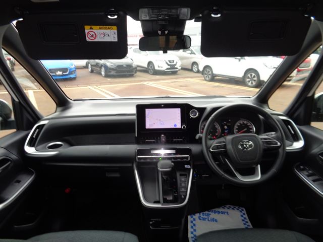 TOYOTA NOAH 4WD 2022