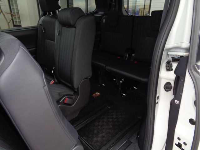 TOYOTA NOAH 4WD 2022