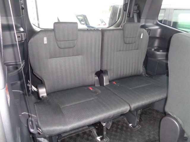 TOYOTA NOAH 4WD 2022