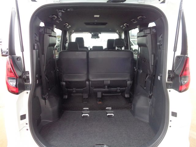 TOYOTA NOAH 4WD 2022