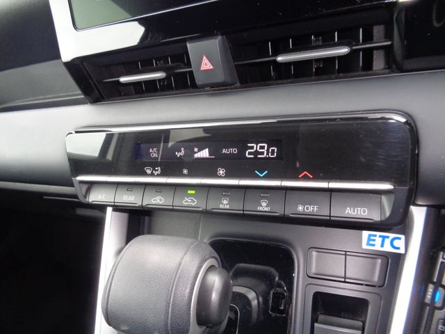 TOYOTA NOAH 4WD 2022