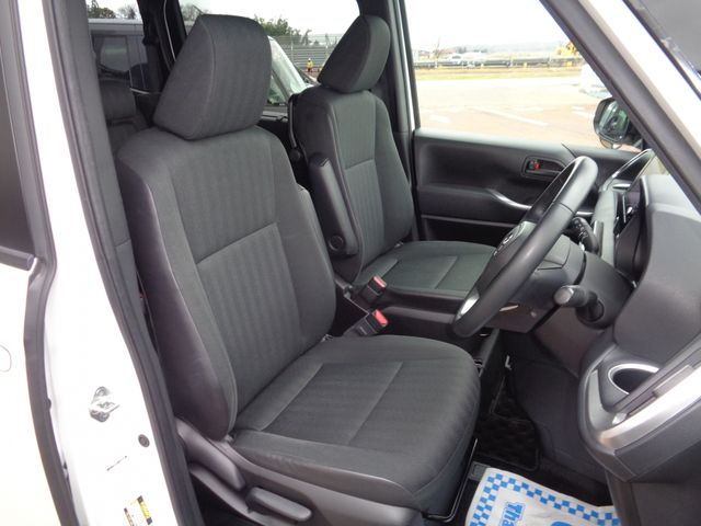 TOYOTA NOAH 4WD 2022