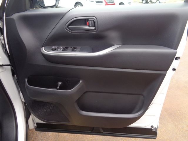 TOYOTA NOAH 4WD 2022