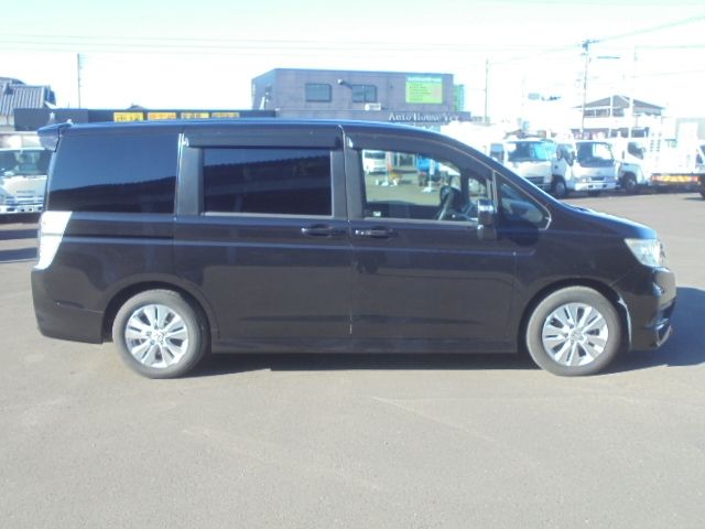 HONDA STEPWAGON SPADA 2010