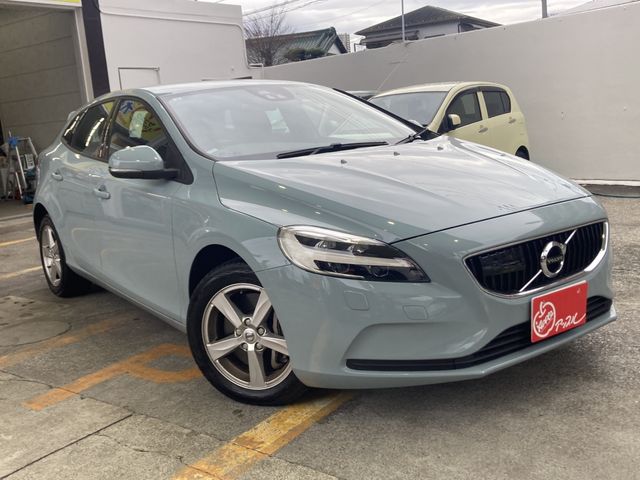 VOLVO VOLVO V40 2017