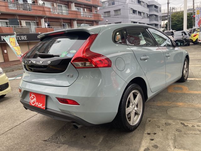 VOLVO VOLVO V40 2017