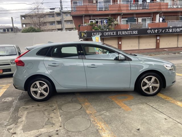 VOLVO VOLVO V40 2017