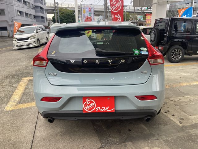 VOLVO VOLVO V40 2017