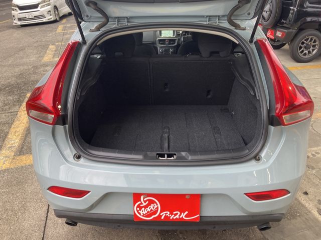 VOLVO VOLVO V40 2017