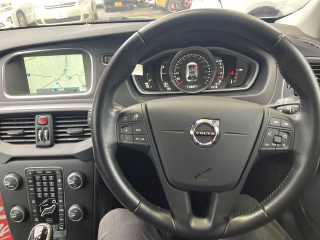 VOLVO VOLVO V40 2017