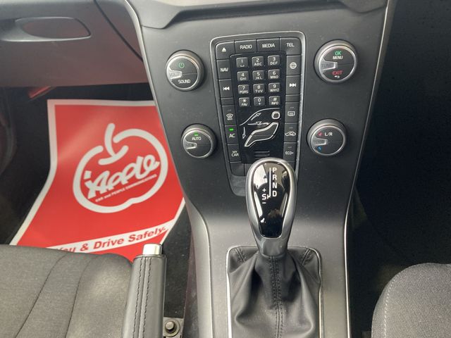 VOLVO VOLVO V40 2017