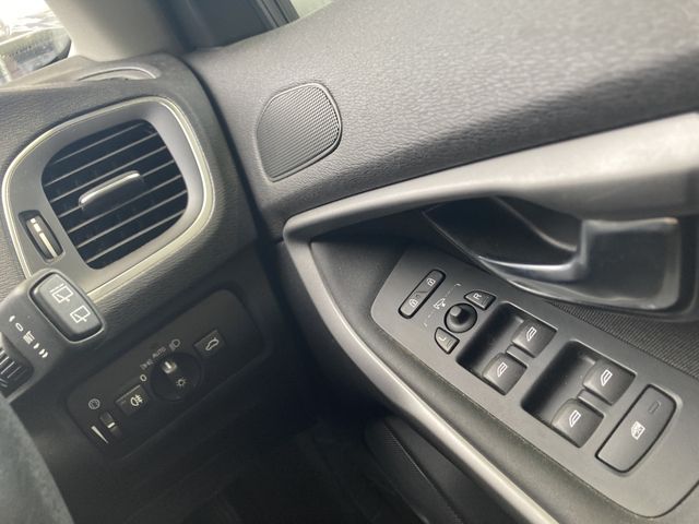 VOLVO VOLVO V40 2017