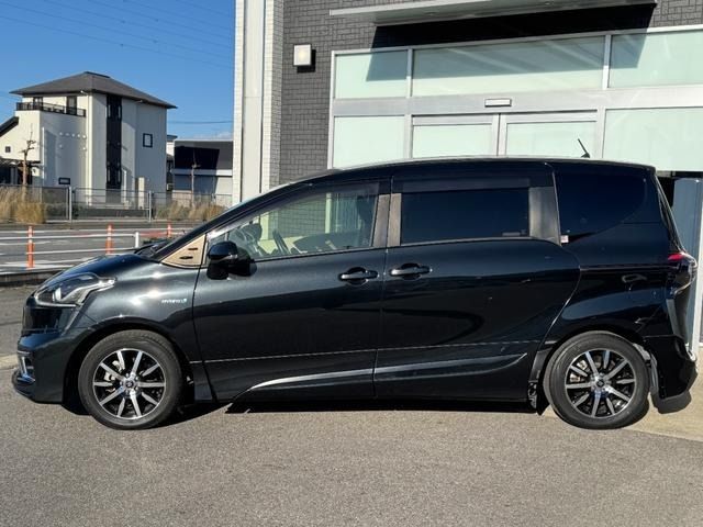 TOYOTA SIENTA HYBRID 2017