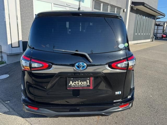 TOYOTA SIENTA HYBRID 2017