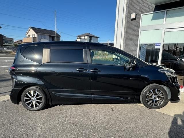 TOYOTA SIENTA HYBRID 2017