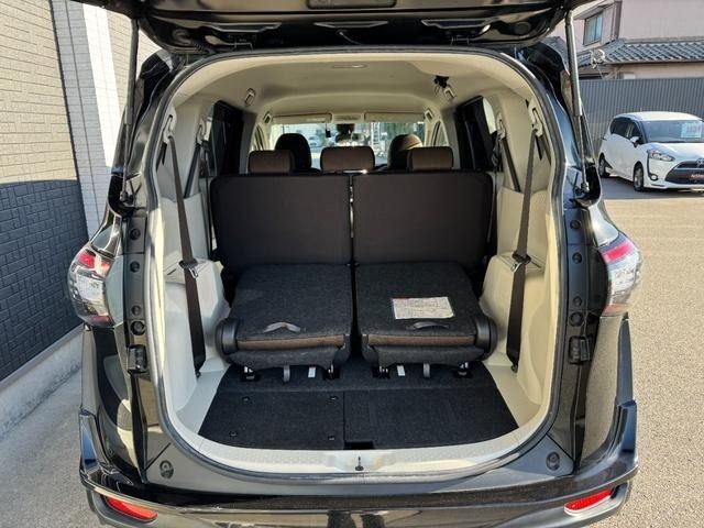 TOYOTA SIENTA HYBRID 2017