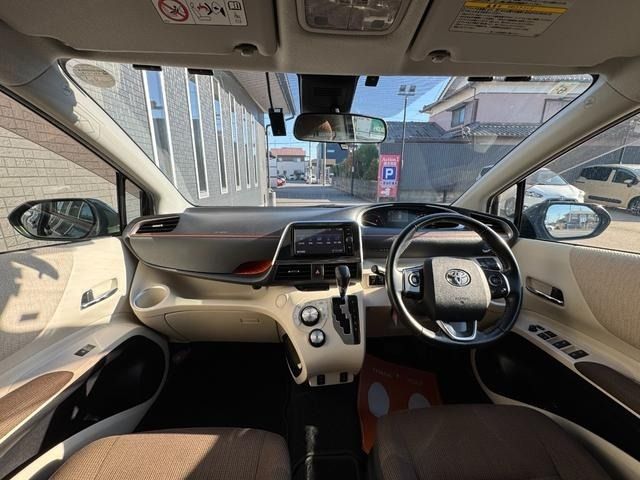 TOYOTA SIENTA HYBRID 2017