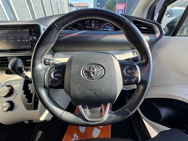 TOYOTA SIENTA HYBRID 2017