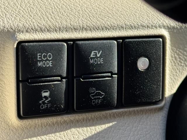 TOYOTA SIENTA HYBRID 2017