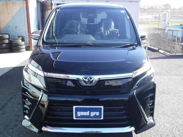 TOYOTA VOXY 2021