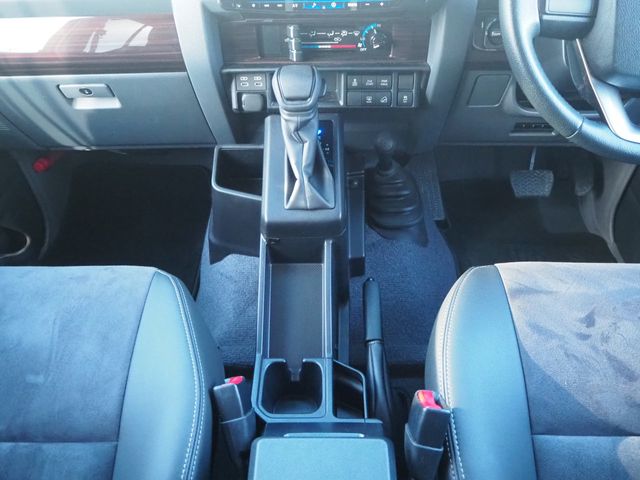 TOYOTA LANDCRUISER 70 2024