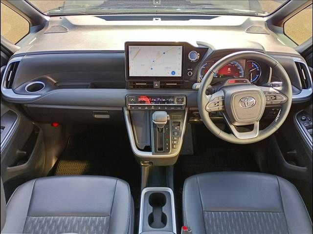 TOYOTA NOAH HYBRID 4WD 2023