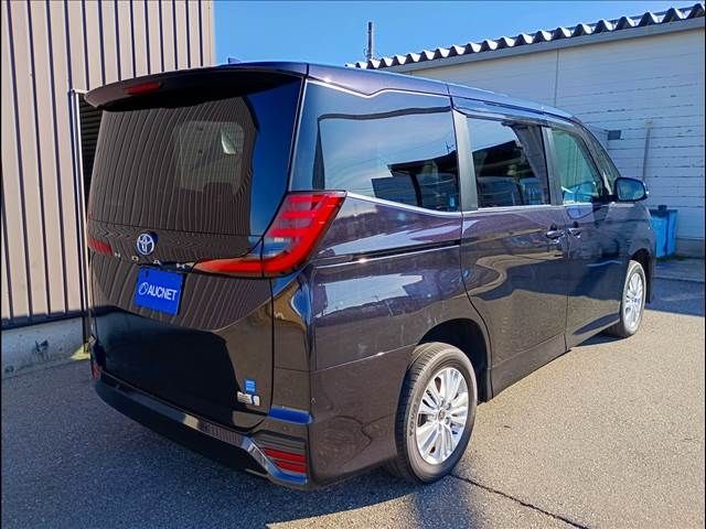 TOYOTA NOAH HYBRID 4WD 2023