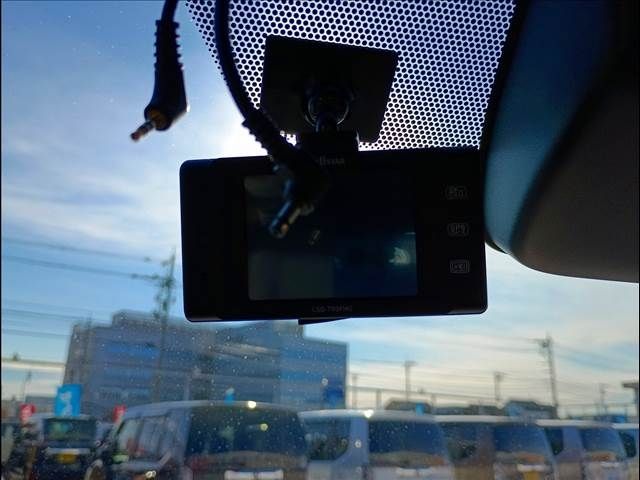 TOYOTA NOAH HYBRID 4WD 2023