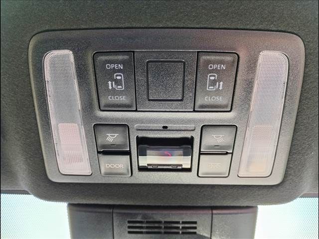 TOYOTA NOAH HYBRID 4WD 2023