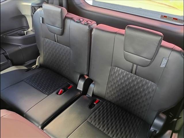 TOYOTA NOAH HYBRID 4WD 2023