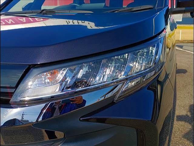 TOYOTA NOAH HYBRID 4WD 2023