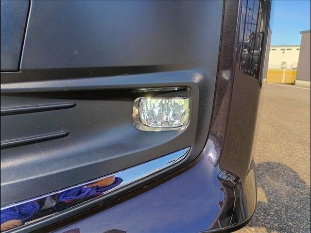 TOYOTA NOAH HYBRID 4WD 2023