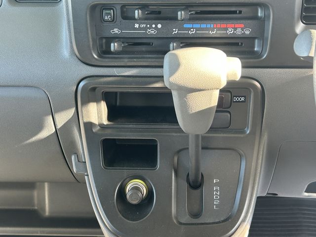 DAIHATSU HIJET CARGO 2010